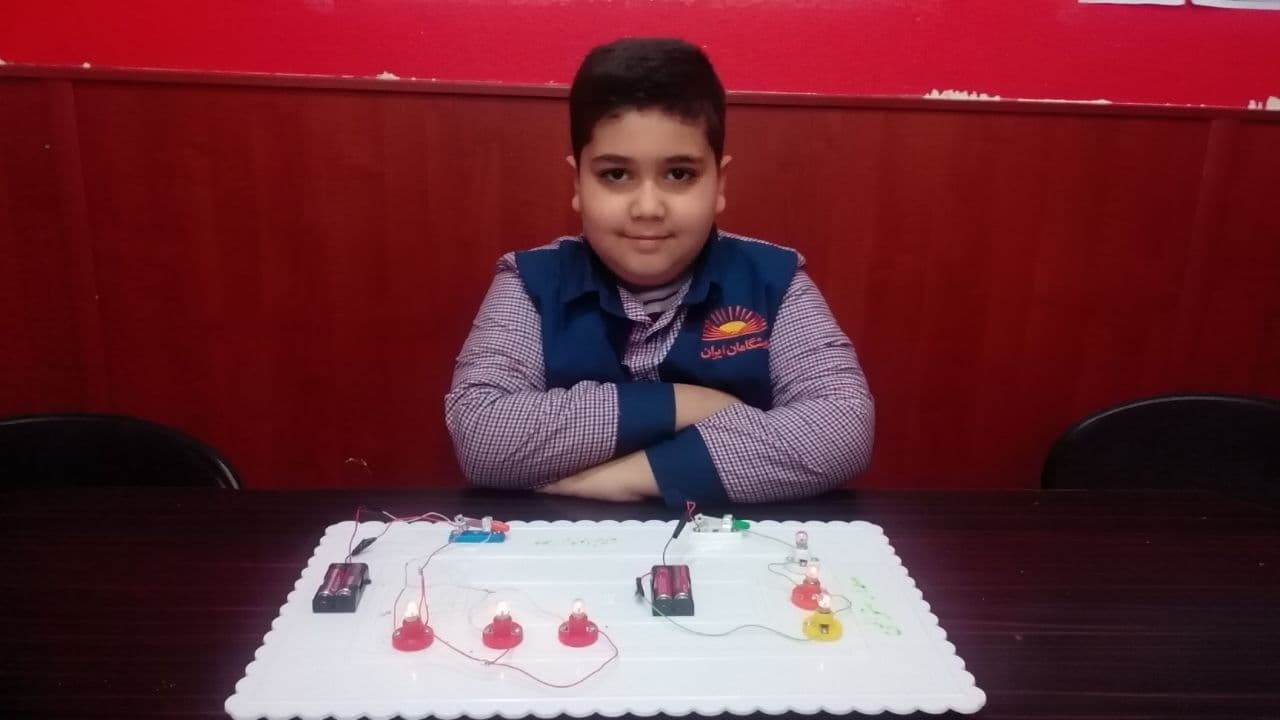 ساخت مدار موازی و متوالی توسط یونس رزاز دانش آموز خوب کلاس زاگرس