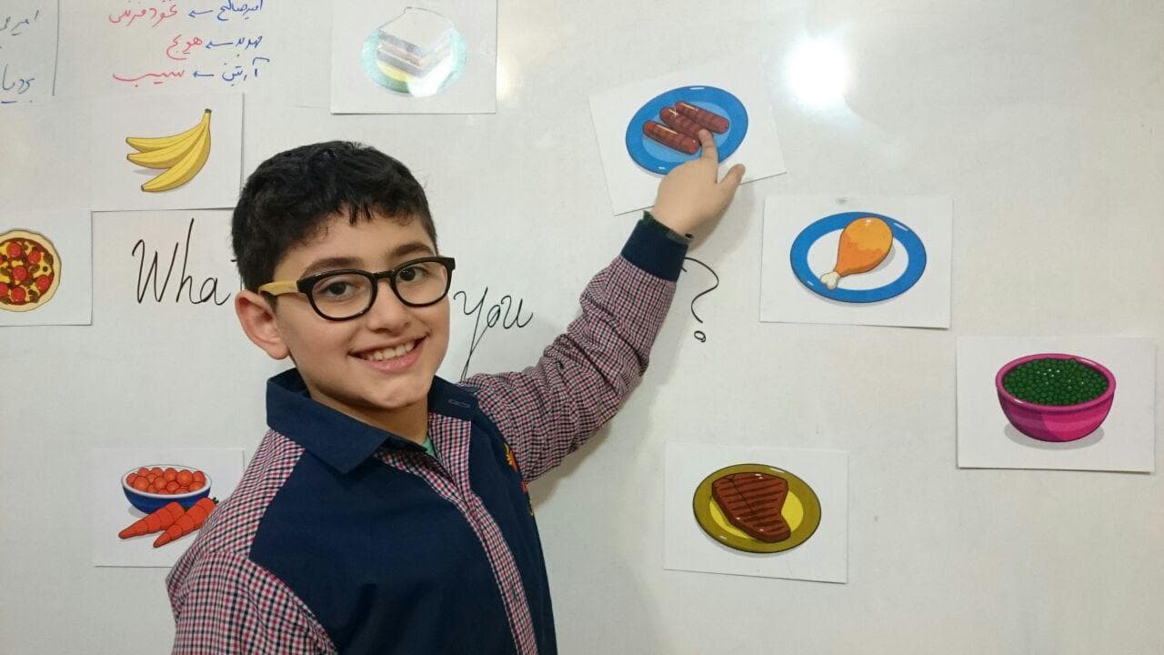 ⏰زنگ زبان⏰ زبان اموزان باهوش و پر تلاش کلاس زبان سوم مریخ در حال مرور بر مباحث اموزشی گذشته (Food).