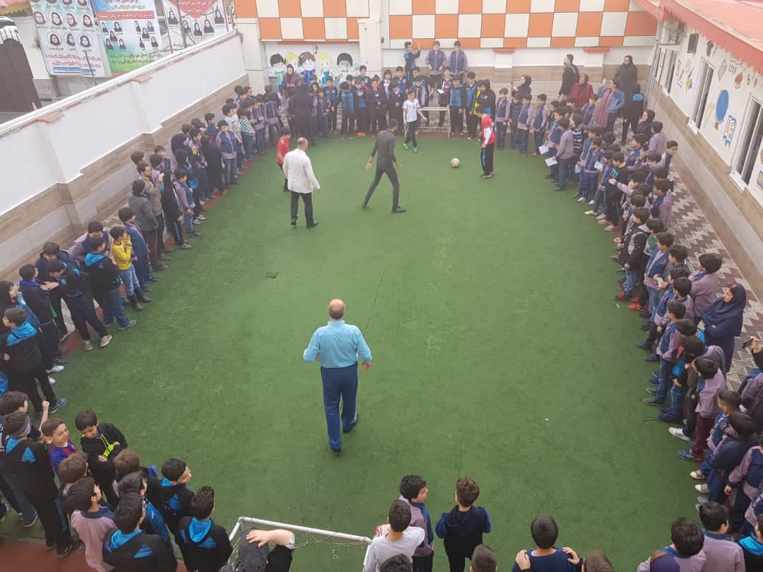 حضور  بازیکن پرسپولیس جناب آقای مصلح در پیشگامان ایران