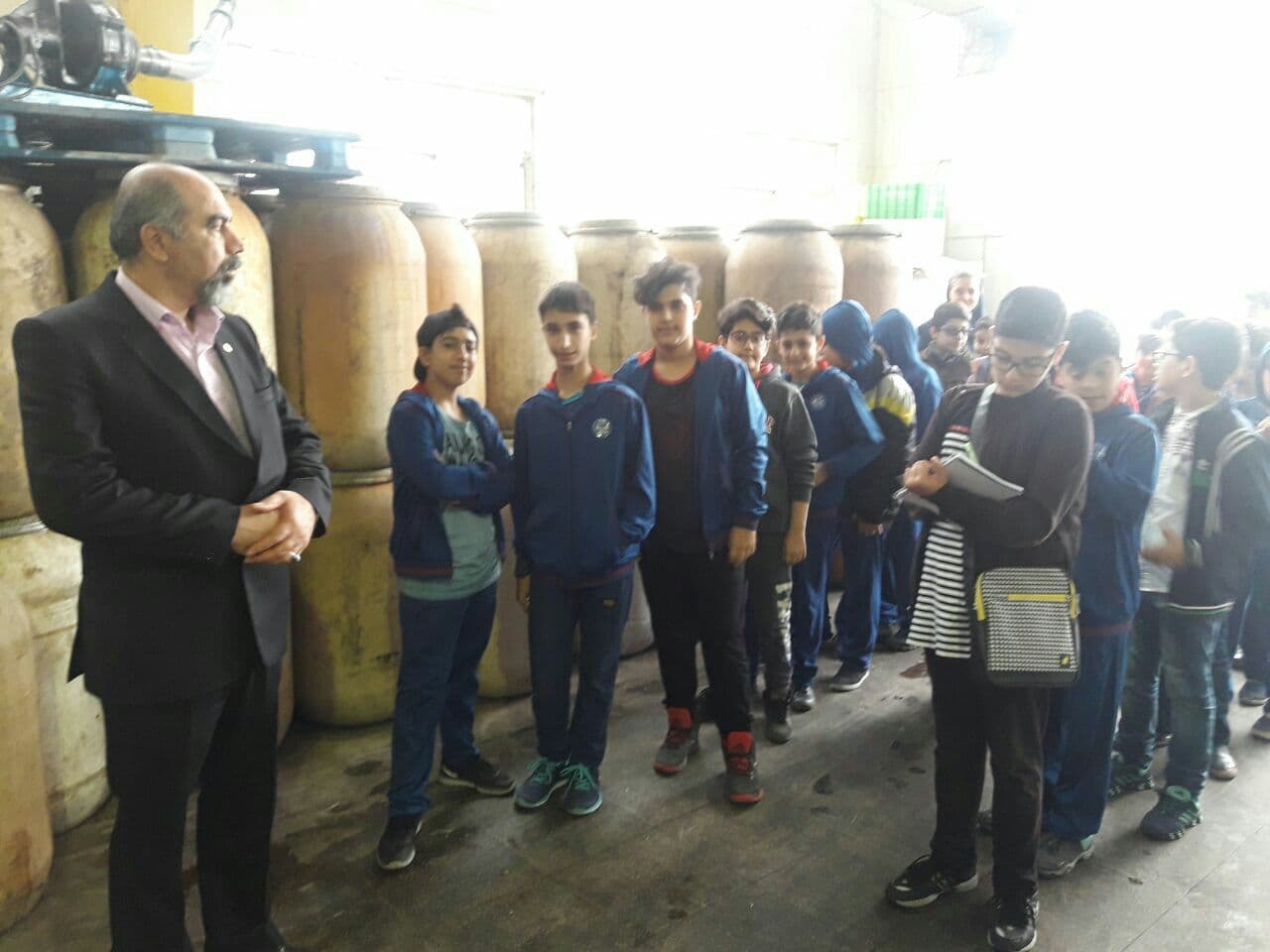 بازدید پایه ششم از کارخانه روغن زیتون لویه